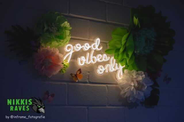 Good vibes only 💐🌸🫶🏻 

Wir haben es auf jeden Fall nicht nur in der Deko eingebaut. Die war in diesem Jahr auch neu. Wir hoffen euch hat unser Dschungel-Thema gefallen. 

#rave#ravefamily#goodvibesonly